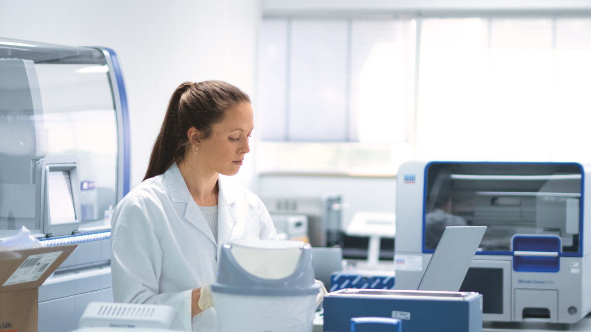 Laboratory, Indoor, Caucasian, Customer, Female, Computer, Instrument